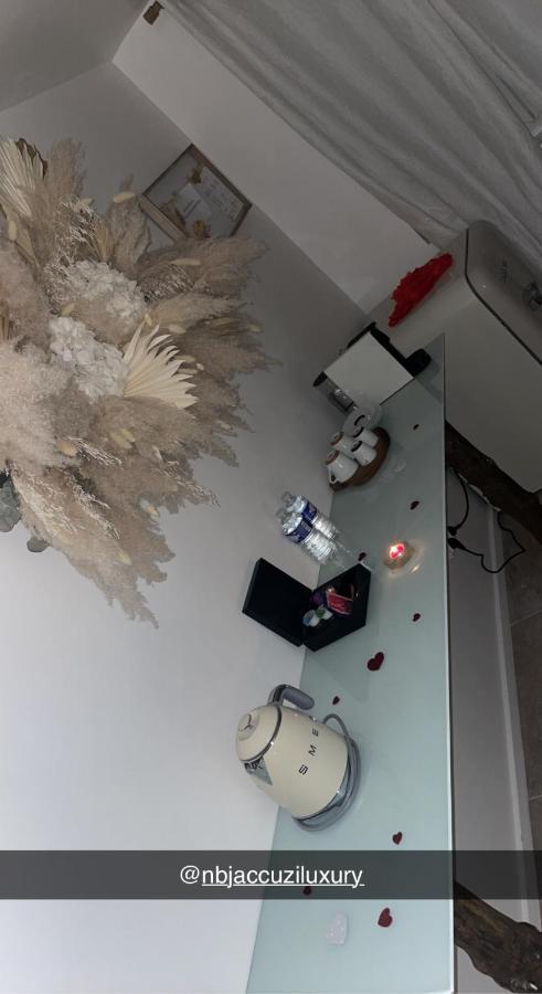 Appartement Jacuzzi Prive Avignon Exteriör bild